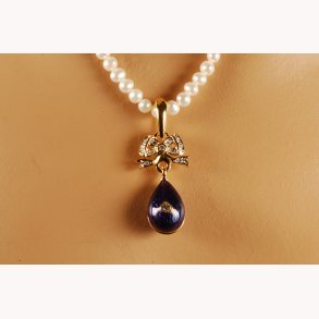 Russisk perlehalskde med Fabergg i lapis