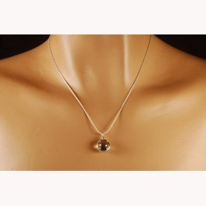 Vikingehalssmykke i sterlingslv med bjergkrystal. Kde i slv.