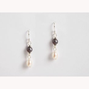 Engelske Moonlight reringe i slvmed perler,1800-tallet